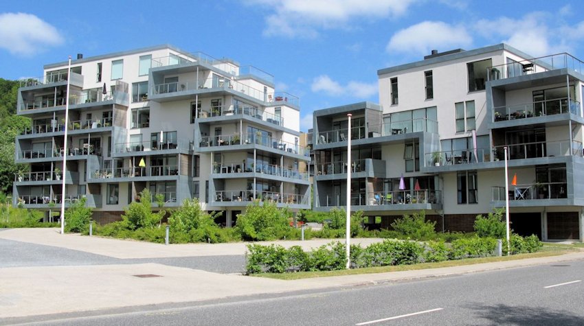 Den Grønne Smaragds to bygninger set fra Vardevej